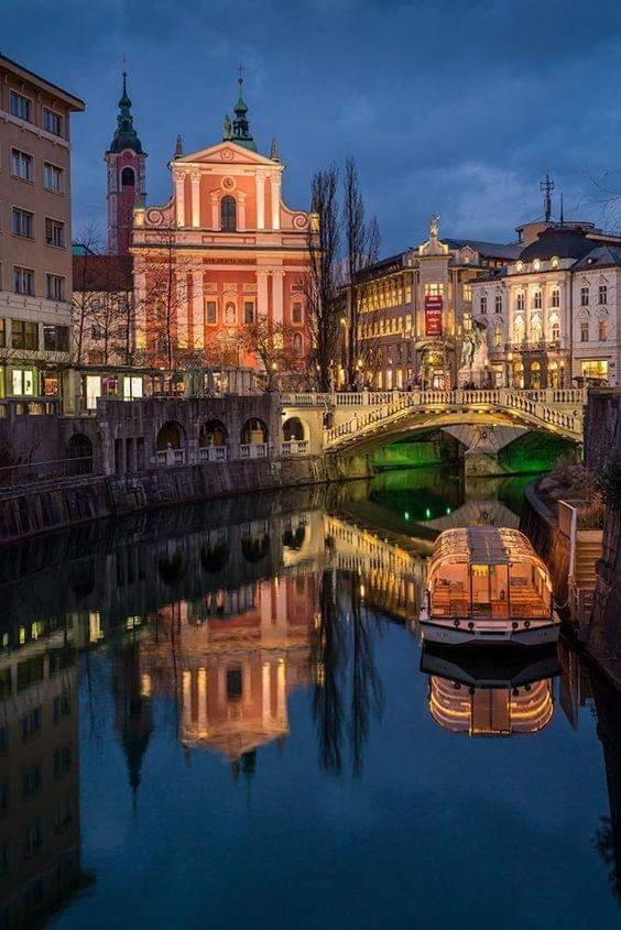 Apartment In The Heart Of Ljubljana Luaran gambar